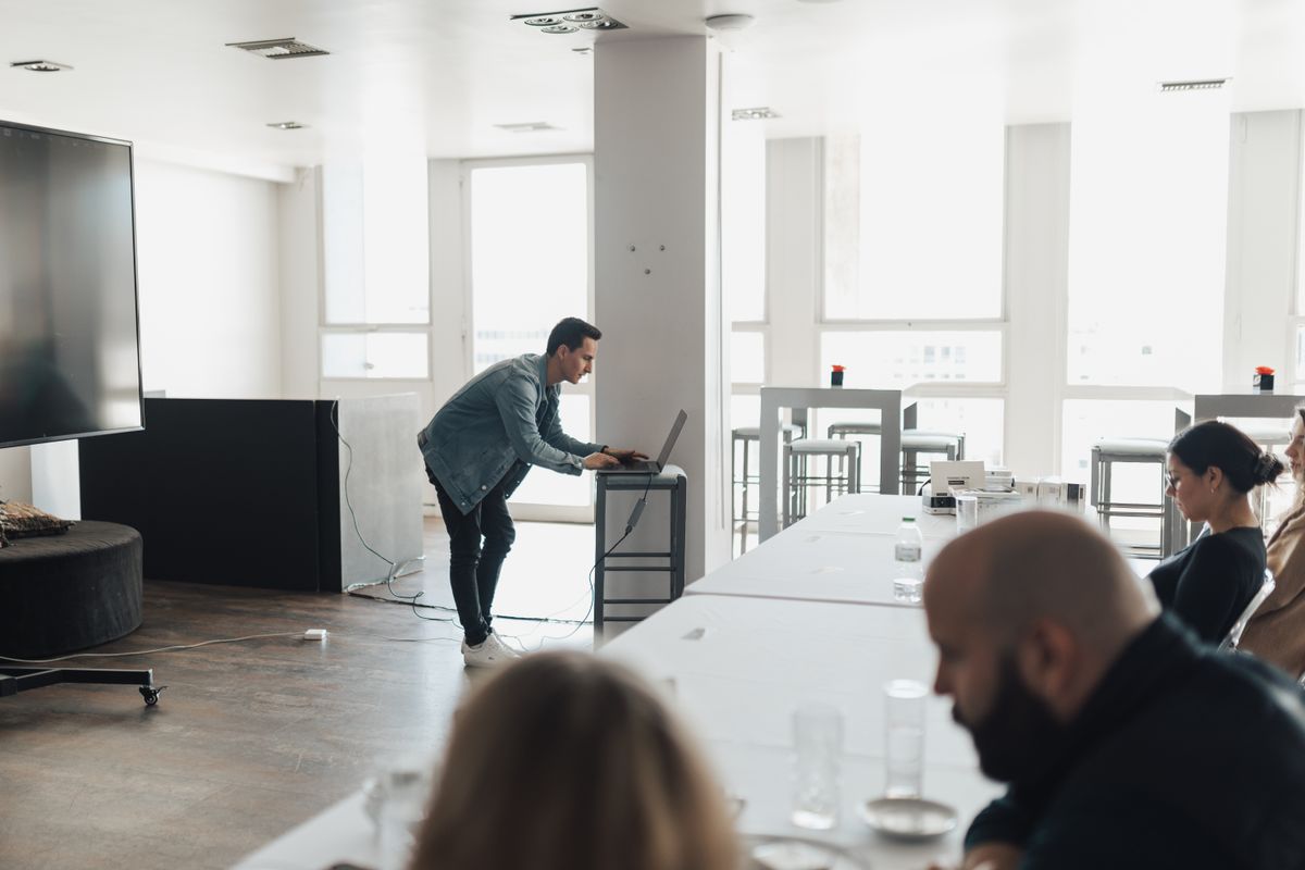 IT leader presenting an AI governance framework to colleagues